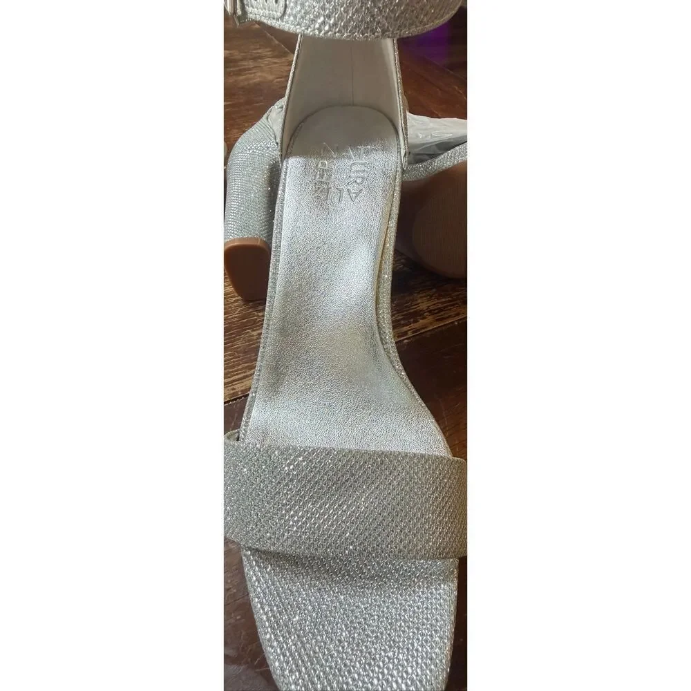 Naturalizer size color
